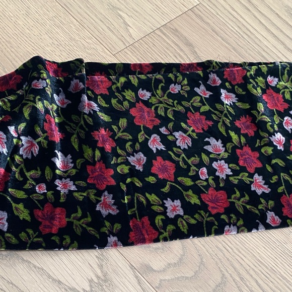 Vintage 💯 Silk Velvet Floral Scarf with Fringe - Picture 7 of 9